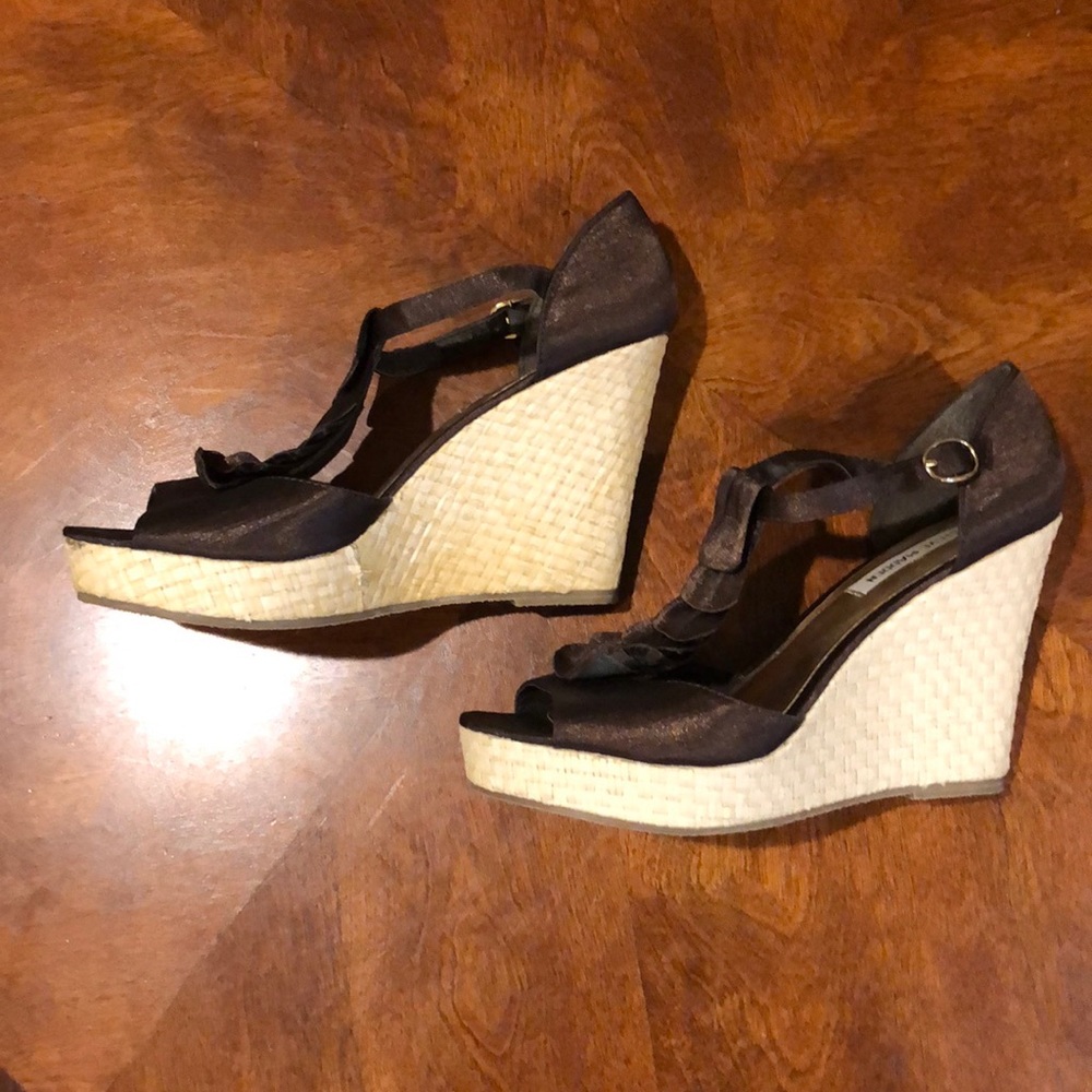 Steve Madden P Valour Satin Ruffle Wedges Size 8.5
